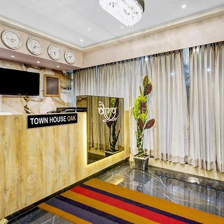 Townhouse Oak Hotel Vaibhav Surate Exterior foto