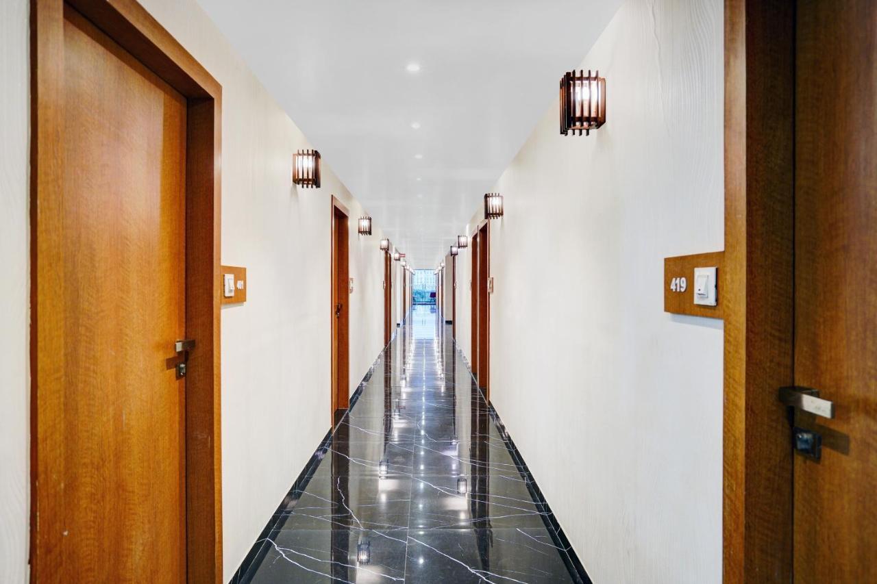 Townhouse Oak Hotel Vaibhav Surate Exterior foto