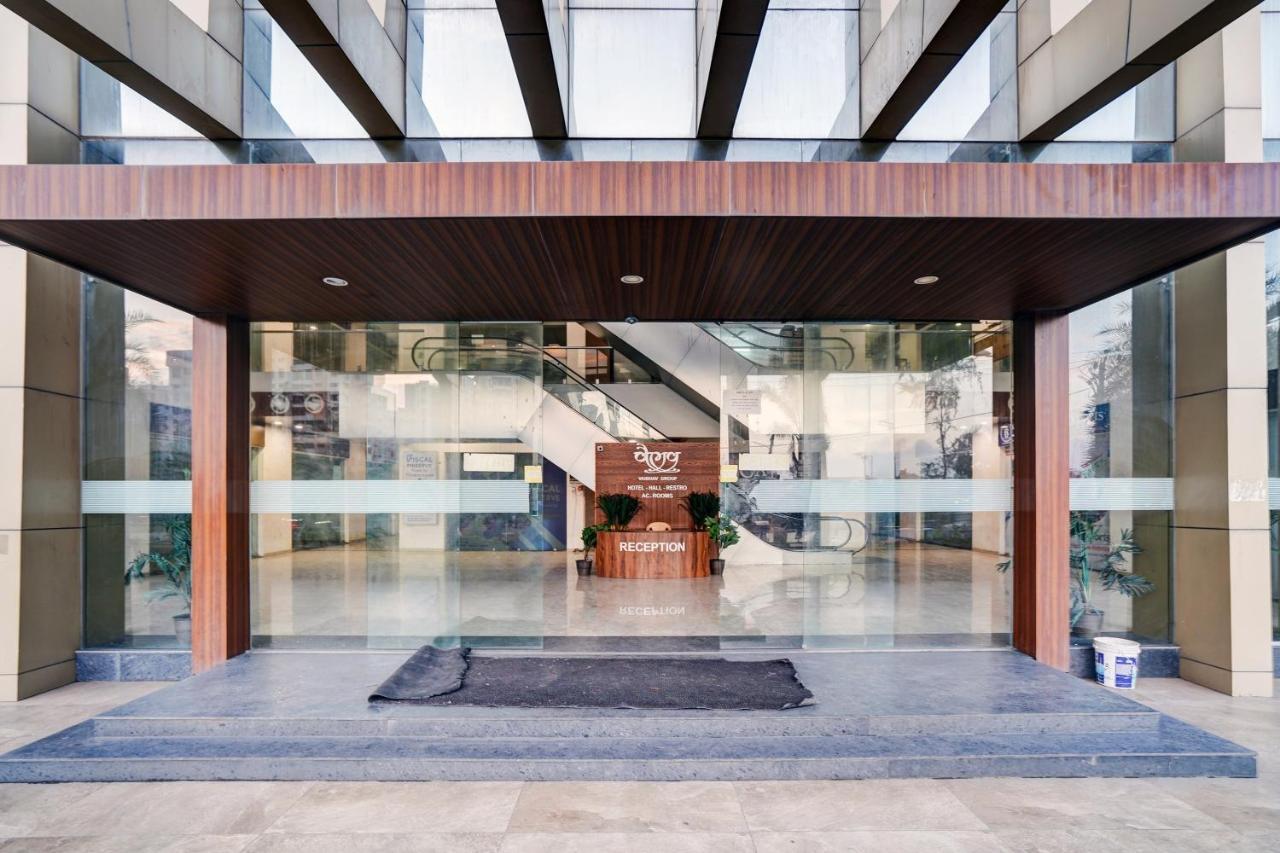 Townhouse Oak Hotel Vaibhav Surate Exterior foto