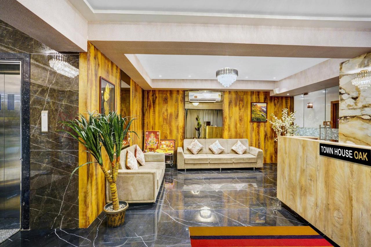 Townhouse Oak Hotel Vaibhav Surate Exterior foto