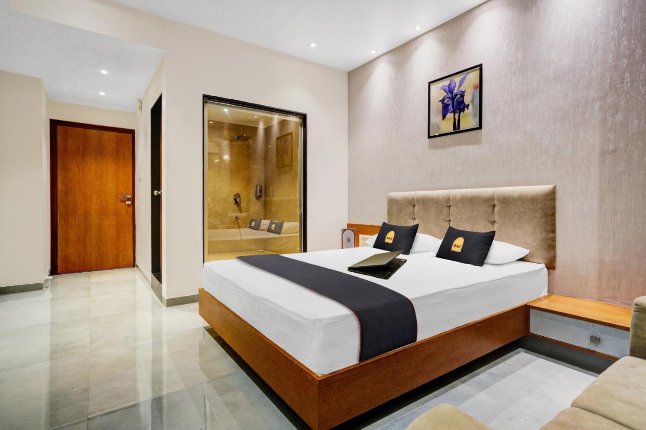 Townhouse Oak Hotel Vaibhav Surate Exterior foto