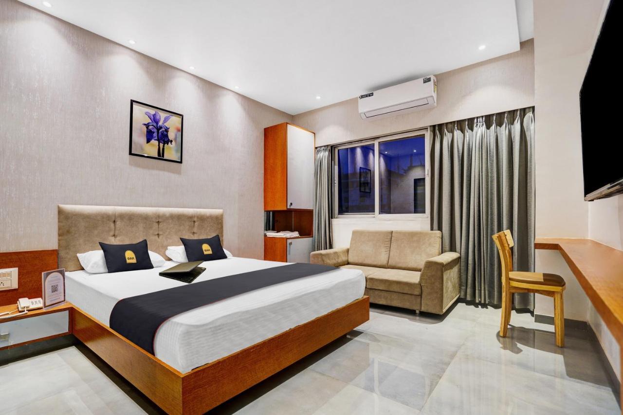 Townhouse Oak Hotel Vaibhav Surate Exterior foto