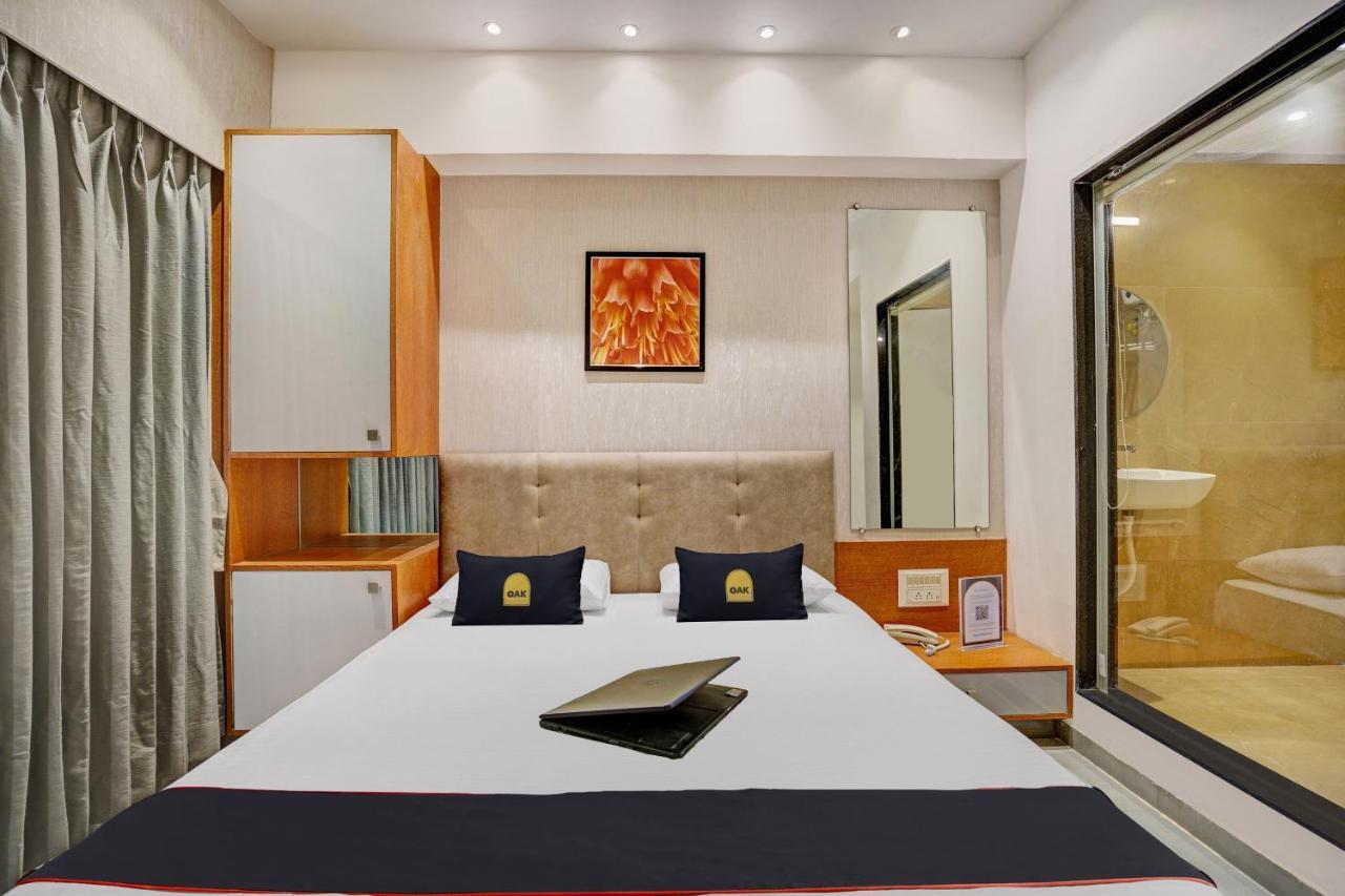 Townhouse Oak Hotel Vaibhav Surate Exterior foto