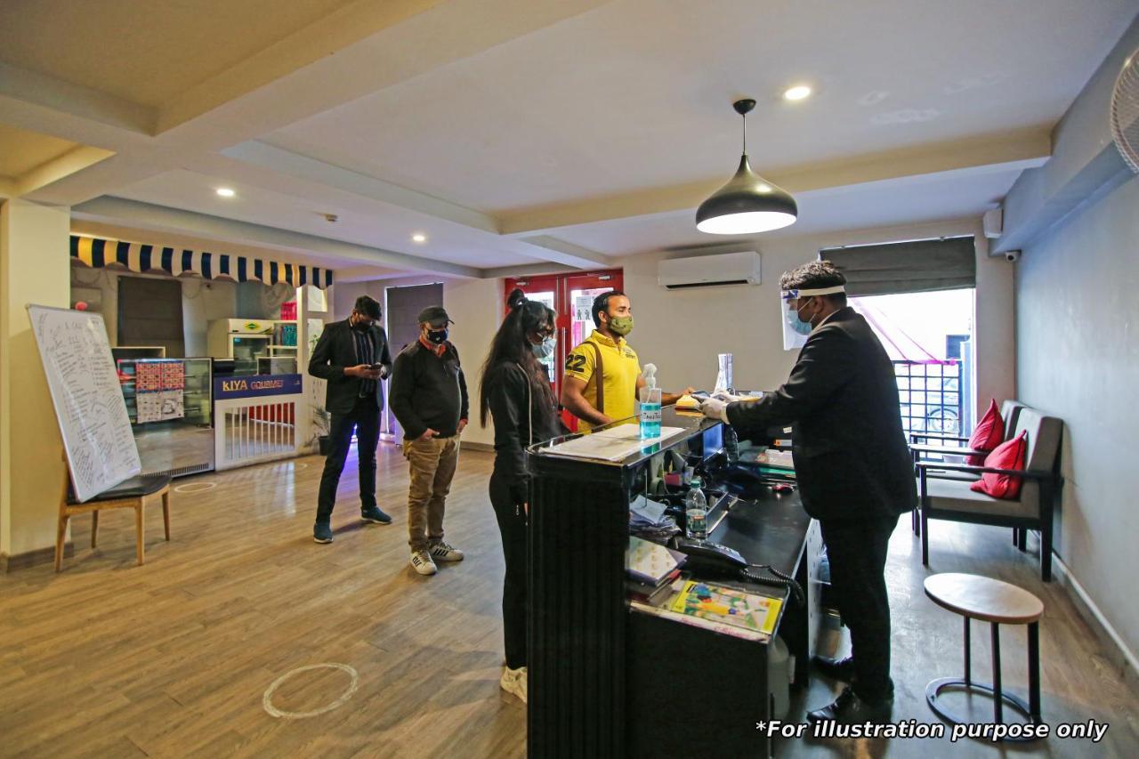 Townhouse Oak Hotel Vaibhav Surate Exterior foto